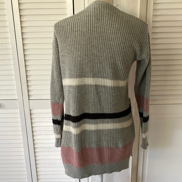 Misia Gray and Pink Cardigan Sweater with Color Block‎ Design - Picture 3 of 3